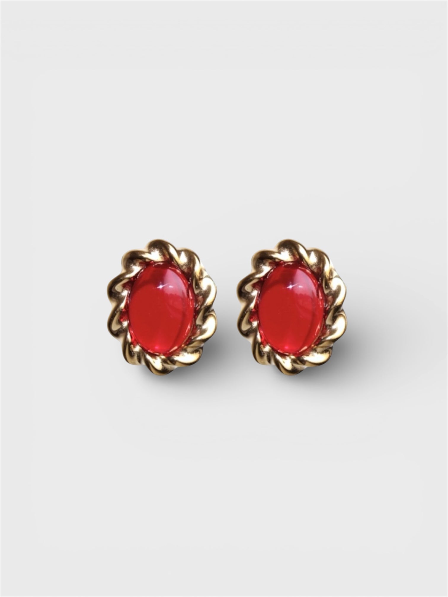 NEW YORKER STUD EARRING - Ruby